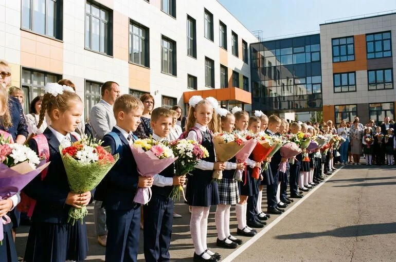 Звонки в школах в сентябре заменят песнями на слова Пляцковского и Энтина