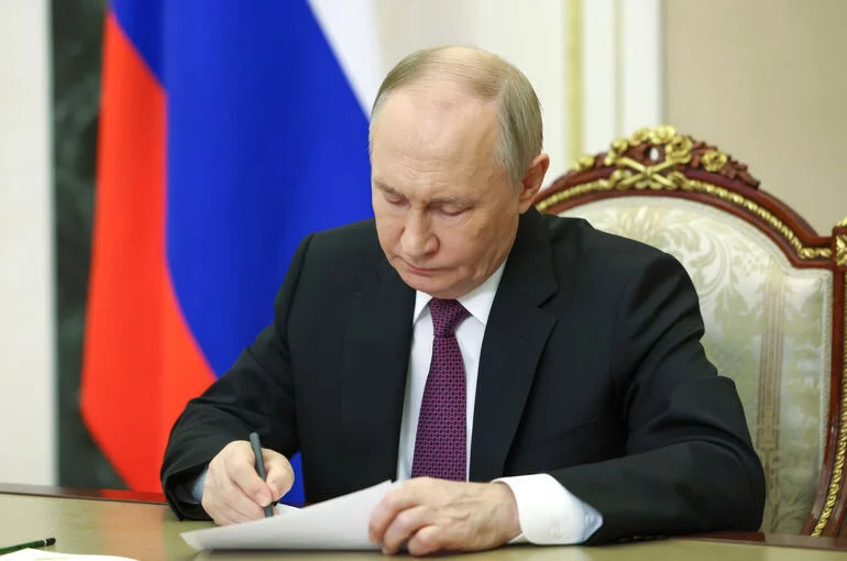  Путин продлил срок службы председателю Следственного комитета