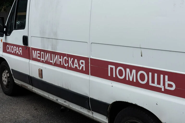 Один человек погиб из-за влетевшего в остановку авто в Нижнем Новгороде