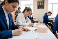 Минпросвещения: Каждый девятиклассник с аттестатом вправе продолжить обучение в школе