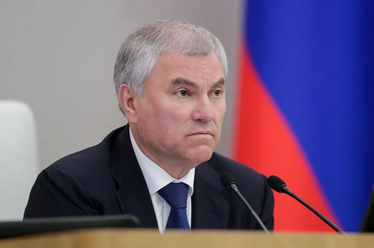 Володин призвал россиян доверять только официальной информации