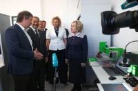 Матвиенко оценила оснащение нового корпуса школы в Петербурге