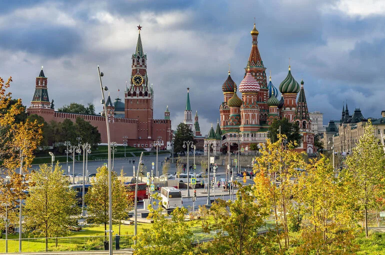 Метеорологическая осень придет в Москву позже срока