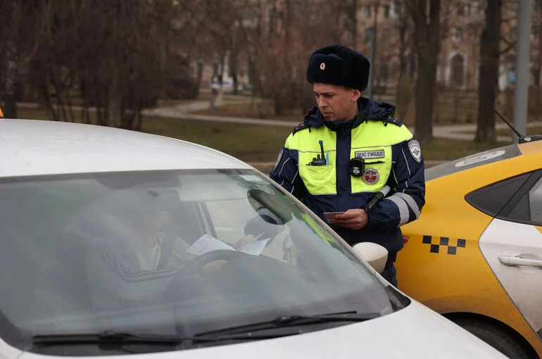 Водительские права и СТС можно будет предъявлять через «Макс»