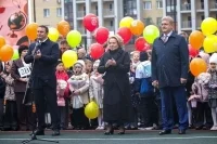 Матвиенко приняла участие в торжественной линейке в школе Омска