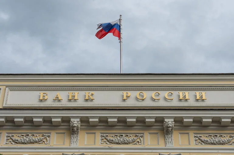 ЦБ на полгода сохранил ограничения на снятие наличной иностранной валюты