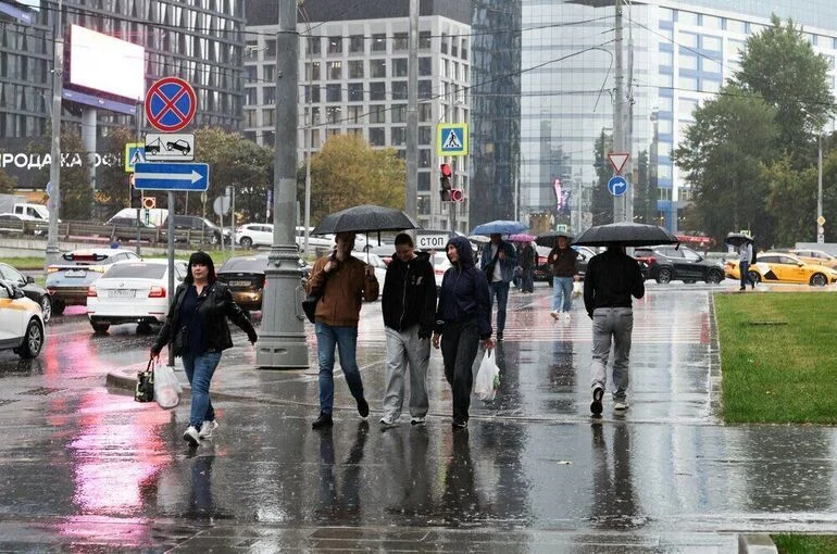 Москвичам спрогнозировали дожди и похолодание в выходные
