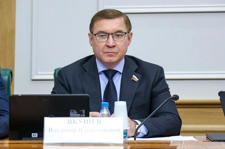 Сенатор Якушев оценил строительство станции переливания крови в Сургуте