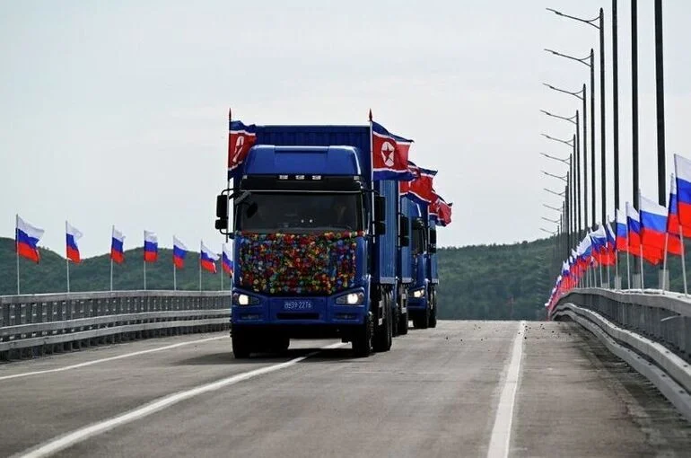 На границе России и КНДР открыли автомобильный мост