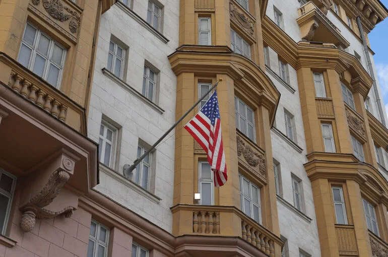 Астроном Мэттьюс заявил об отсутствии у США права претендовать на Луну
