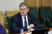 Сенатор Косачев увидел в решении Венгрии выслать дипломатов РФ влияние ЕС и НАТО