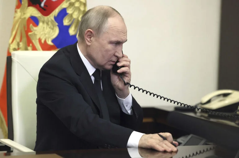 Ушаков: Путин и Трамп разговаривали на протяжении часа