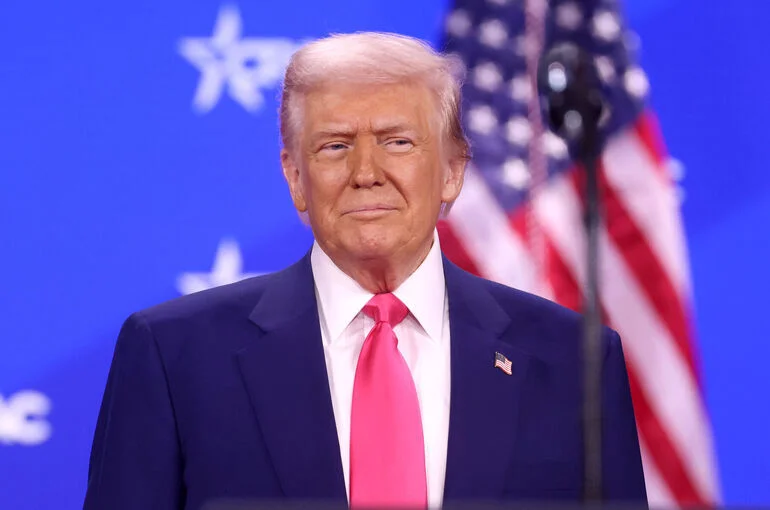 Reuters: Трамп пообещал выдать американцам по 5 тысяч долларов при победе республиканцев