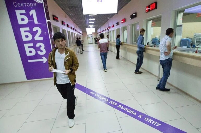 С 2027 года мигранты будут платить налог за неработающих членов семьи