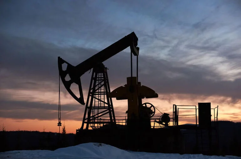 Нефтяной рынок на пороге большого кризиса: цены разгоняет блокада  Ормузского пролива