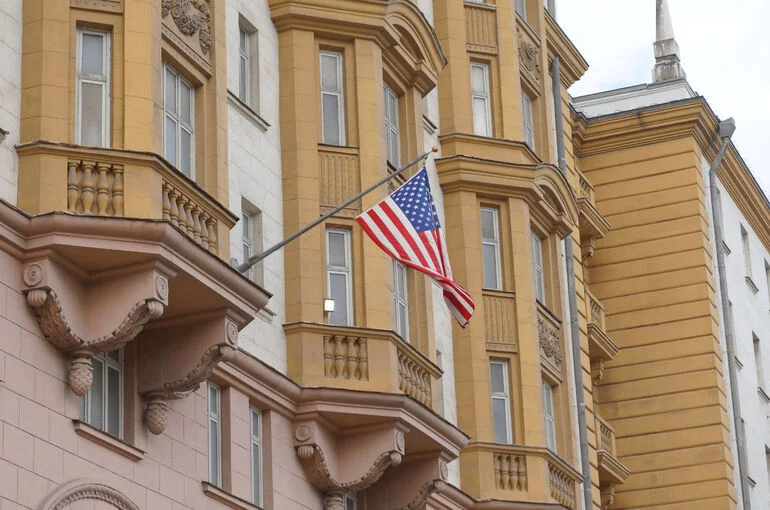 МУС прекратит работу со связанными с США банками и фирмами