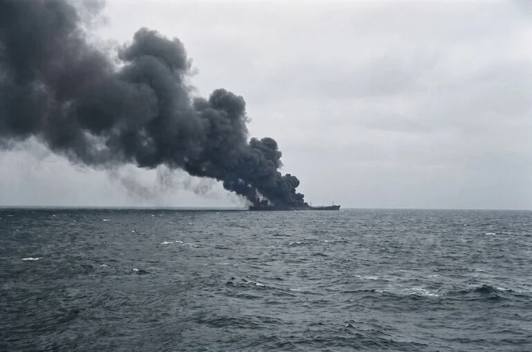 Российский моряк пропал без вести после повреждения судна в ОАЭ