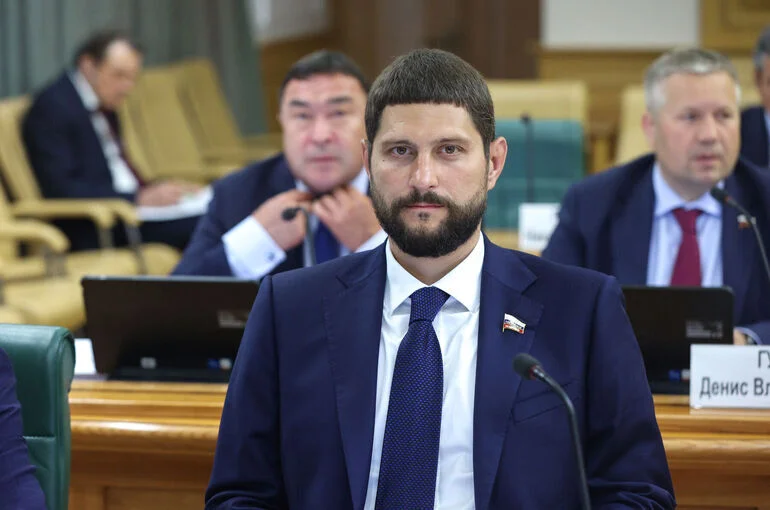 Сенатор Волошин поддержал инициативу по возвращению выпускников в родные регионы