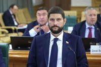 Сенатор Волошин поддержал инициативу по возвращению выпускников в родные регионы