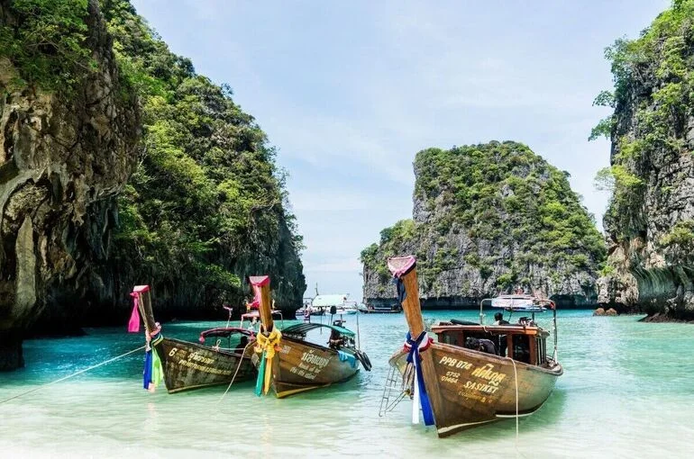 Премьер Таиланда призвал иностранцев не ехать в страну умирать