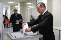 Медведев проголосовал на выборах в Госдуму
