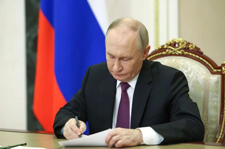 Путин наградил сенатора Гумерову орденом Александра Невского