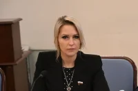 Лантратова призвала изменить правила зачета трудового стажа женам военных