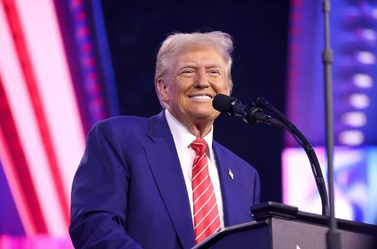 Трамп запретил журналистам CNN и Politico доступ в Белый дом