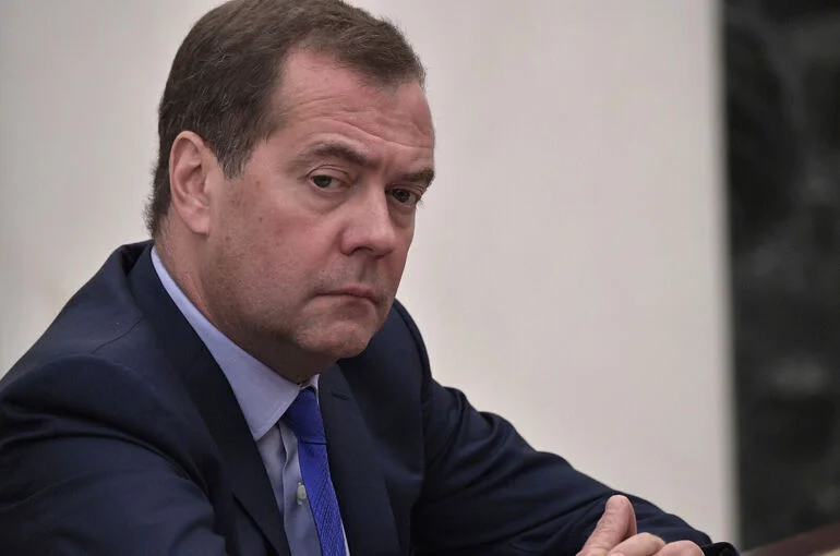 Медведев заявил о русофобии в партии Ле Пен