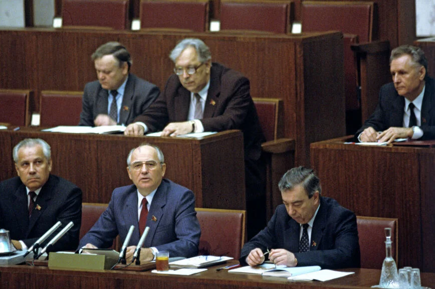Анатолий Лукьянов, Михаил Горбачев и Евгений Примаков (слева направо)