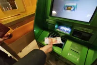 ЦБ планирует разрешить снимать наличные с цифрового рубля в банкоматах