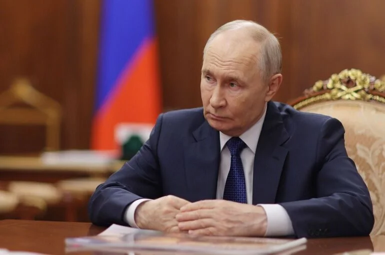 Путин заявил о важности денежно-кредитной политики для обороноспособности страны