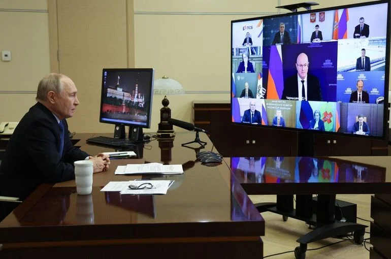 Путин призвал объяснить людям разницу между цифровым рублем и безналичным расчетом