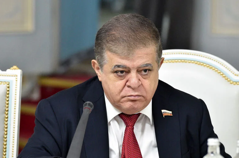 Сенатор Джабаров: Встреча Путина, Трампа и Зеленского возможна только в Москве