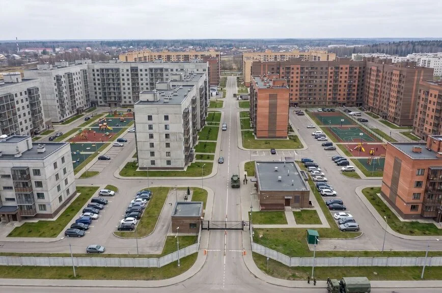 Военный городок. ИИ-иллюстрация.