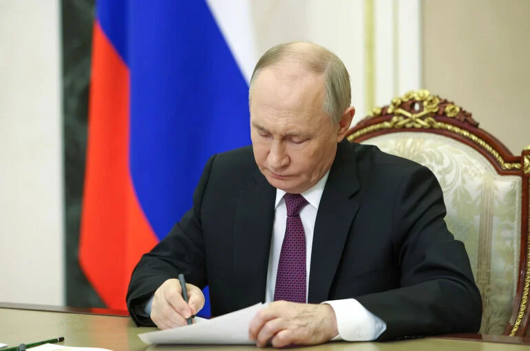 Путин ограничил доступ к ряду информации в сфере ТЭК
