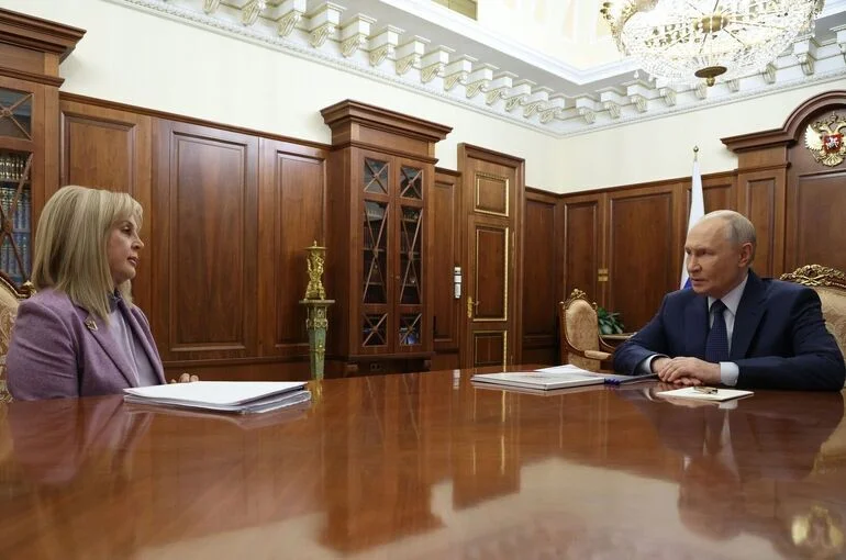 Путин отметил огромную работу по проведению выборов в России