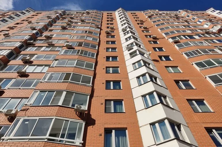 В оставшиеся без управления дома предложили назначать муниципальные УК
