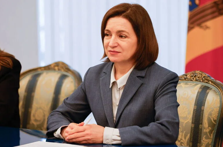 Импичмент Санду поддержала почти половина депутатов парламента Молдавии