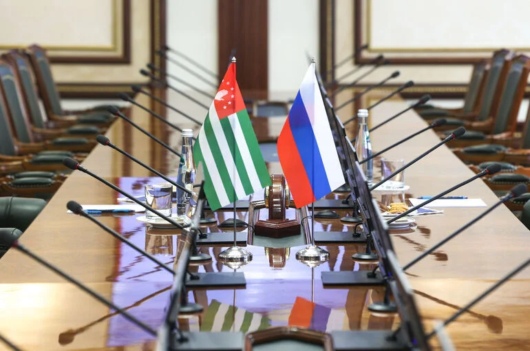 Россия упростит доступ к медпомощи для живущих в Абхазии граждан