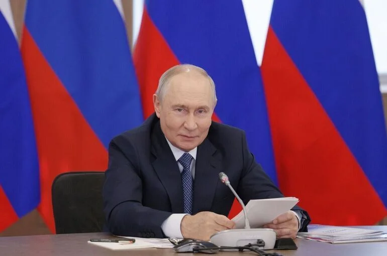 Путин заявил, что пользуется не нейросетями, а Администрацией президента