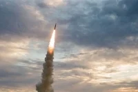 Российские войска поразили мост через Днепр в Киеве