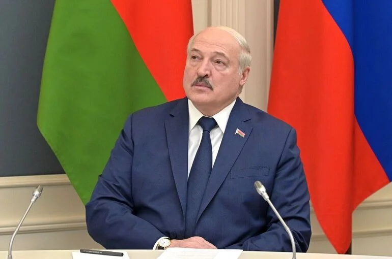 Лукашенко: Белорусы никогда не позволят стрелять в спину россиянам
