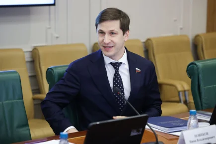 Сенатор Новиков поделился воспоминаниями о своих школьных наставниках
