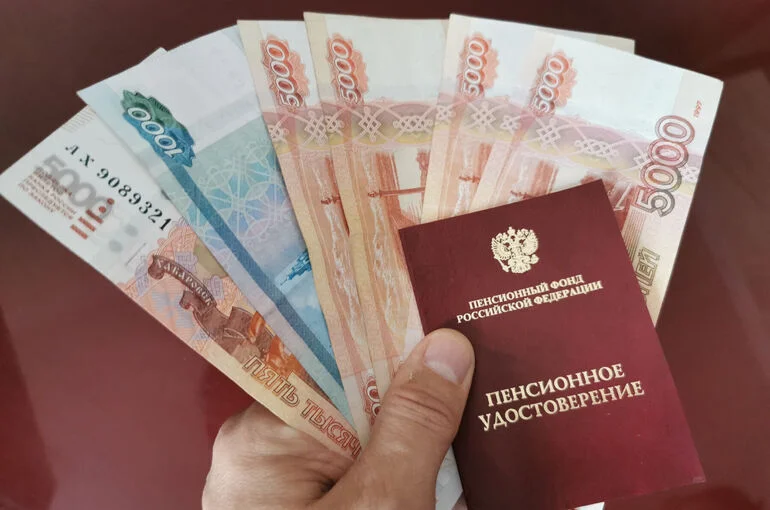 Соцфонд назвал число получателей пенсии за педагогический стаж