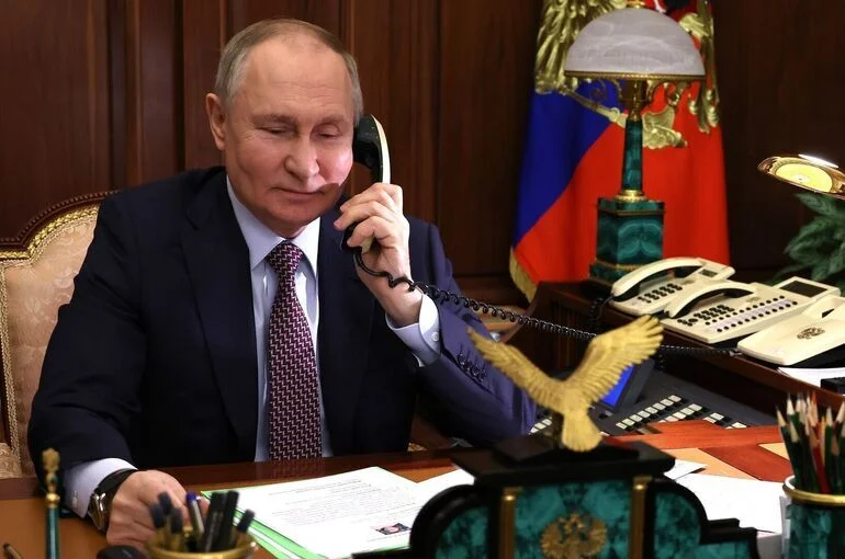 Путин и Лукашенко договорились встретиться на полях саммита СНГ в Туркмении