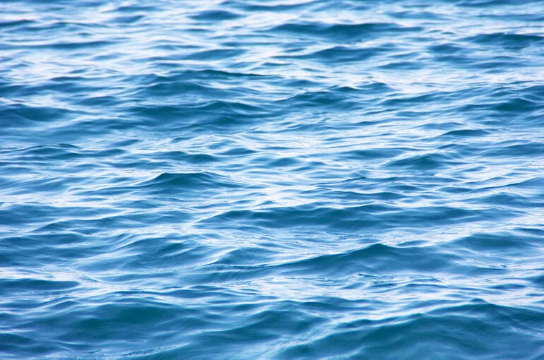 Роспотребнадзор контролирует качество морской воды в районе атаки на танкер