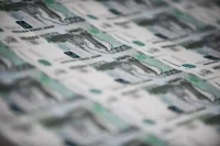 Триллионы на семьи, медицину и заводы