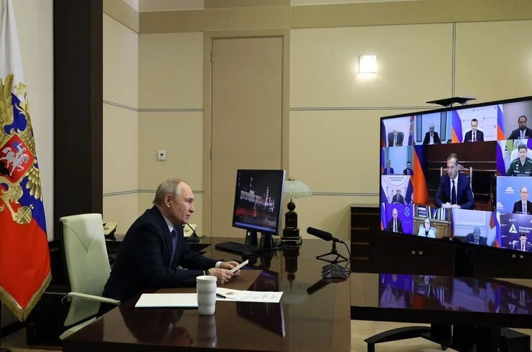 Путин поручил повышать координацию действий на фоне киберугроз