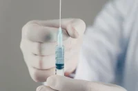 В Госдуму внесли проект о возможности применять вакцину от рака без регистрации